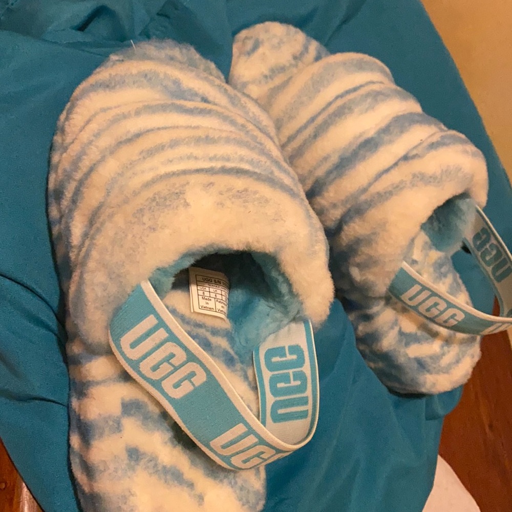 selling ugg slides